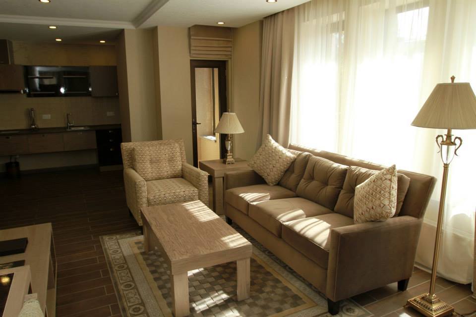 Ramada By Wyndham Bishkek Centre Hotel Ngoại thất bức ảnh