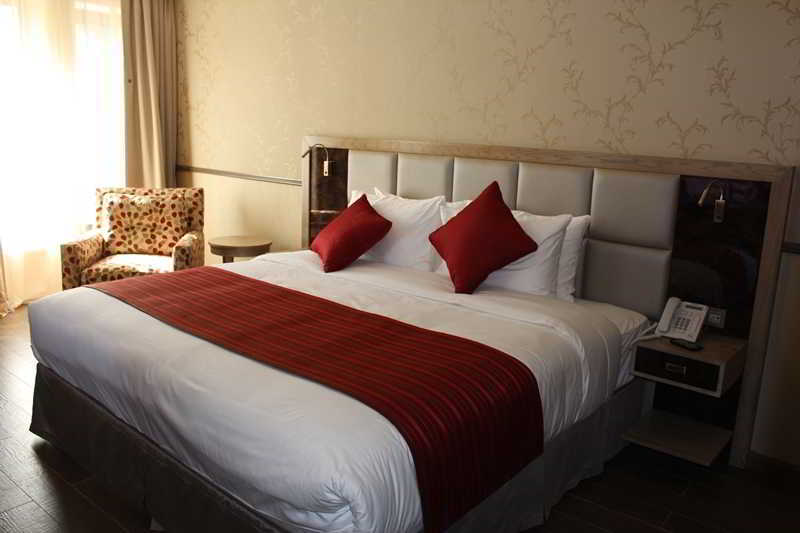 Ramada By Wyndham Bishkek Centre Hotel Ngoại thất bức ảnh