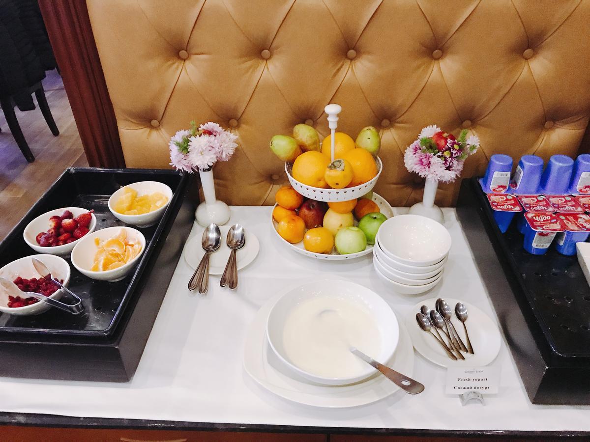 Ramada By Wyndham Bishkek Centre Hotel Ngoại thất bức ảnh