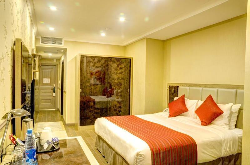 Ramada By Wyndham Bishkek Centre Hotel Ngoại thất bức ảnh