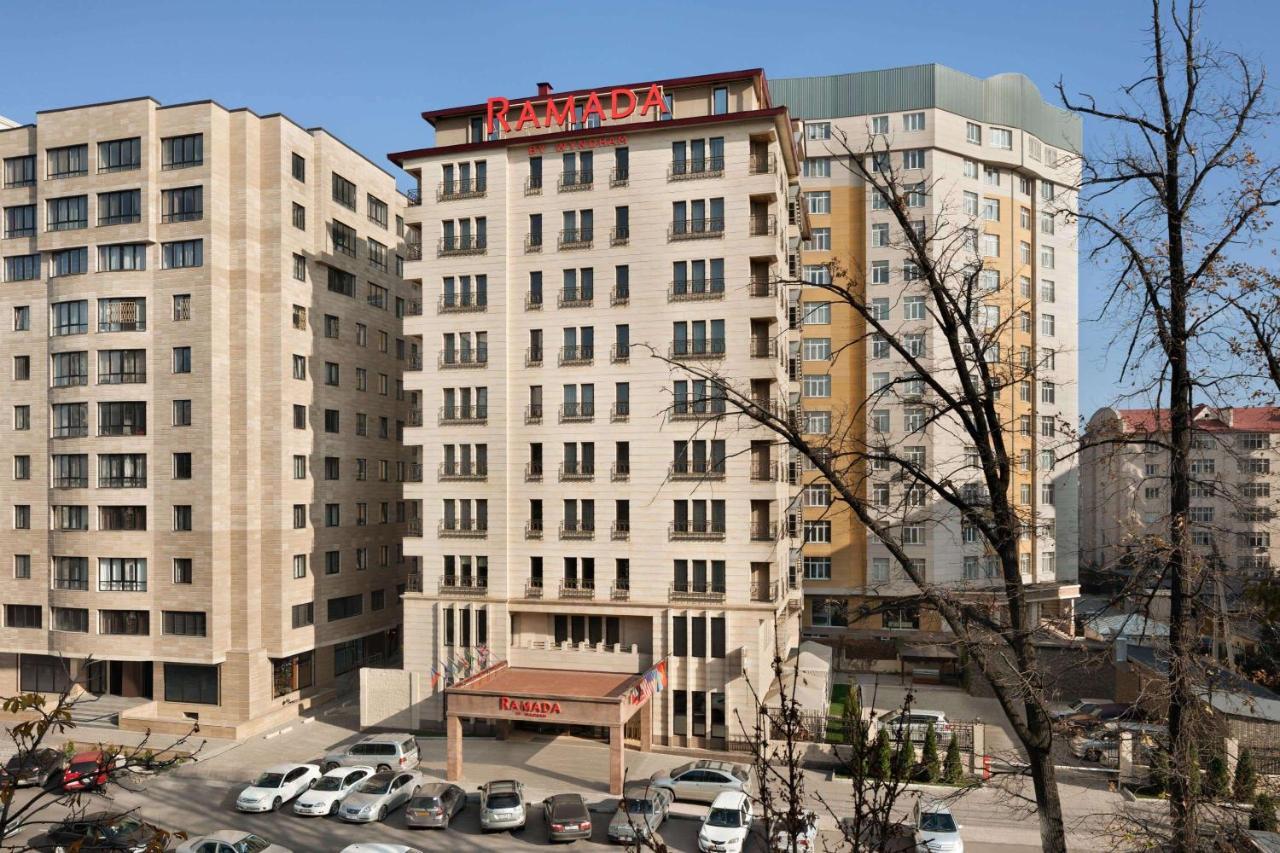 Ramada By Wyndham Bishkek Centre Hotel Ngoại thất bức ảnh