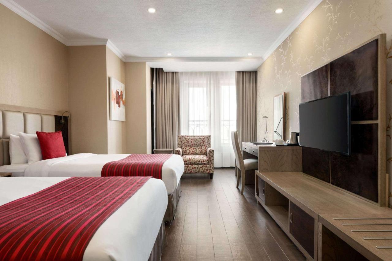 Ramada By Wyndham Bishkek Centre Hotel Ngoại thất bức ảnh