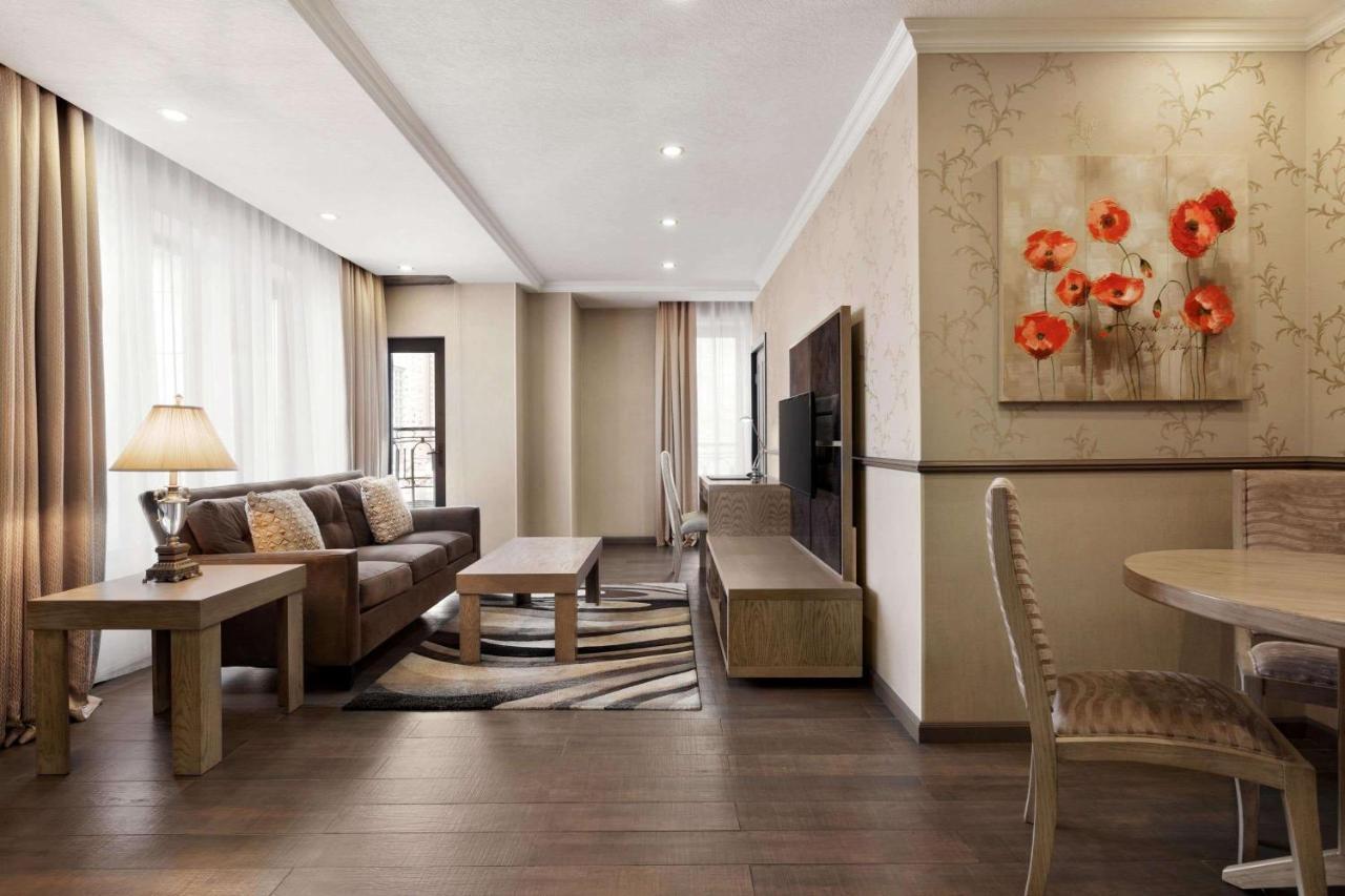 Ramada By Wyndham Bishkek Centre Hotel Ngoại thất bức ảnh