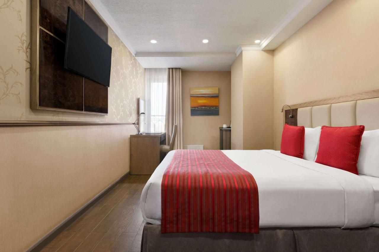 Ramada By Wyndham Bishkek Centre Hotel Ngoại thất bức ảnh