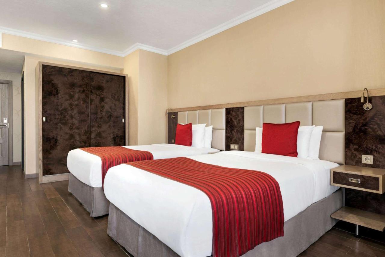 Ramada By Wyndham Bishkek Centre Hotel Ngoại thất bức ảnh